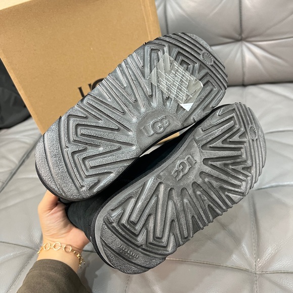 UGG Boots Kids Girls Size 3 Daelynn NEW Boot Black Suede - Picture 6 of 7